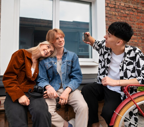 NDIS community participation in Melbourne helping people with disabilities build friendships, enjoy social activities and improve community inclusion.